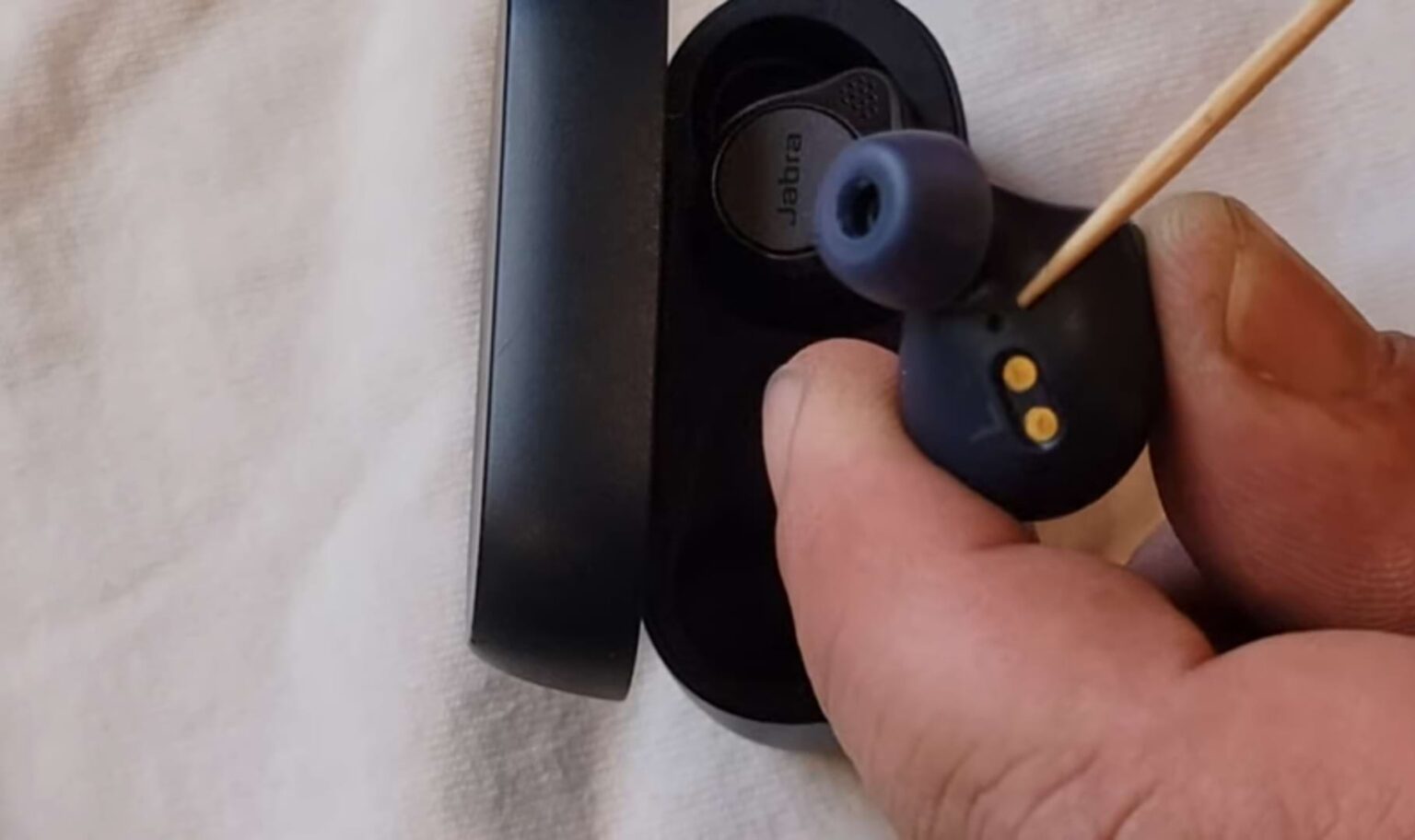 How To Quickly Resolve Jabra Right Earbud Not Working Issue